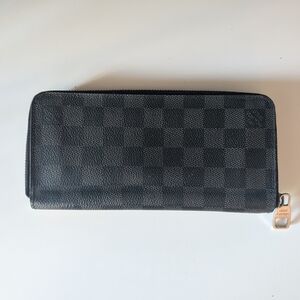 Authentic Louis Vuitton Damier Graphite Canvas Zippy Organizer Wallet